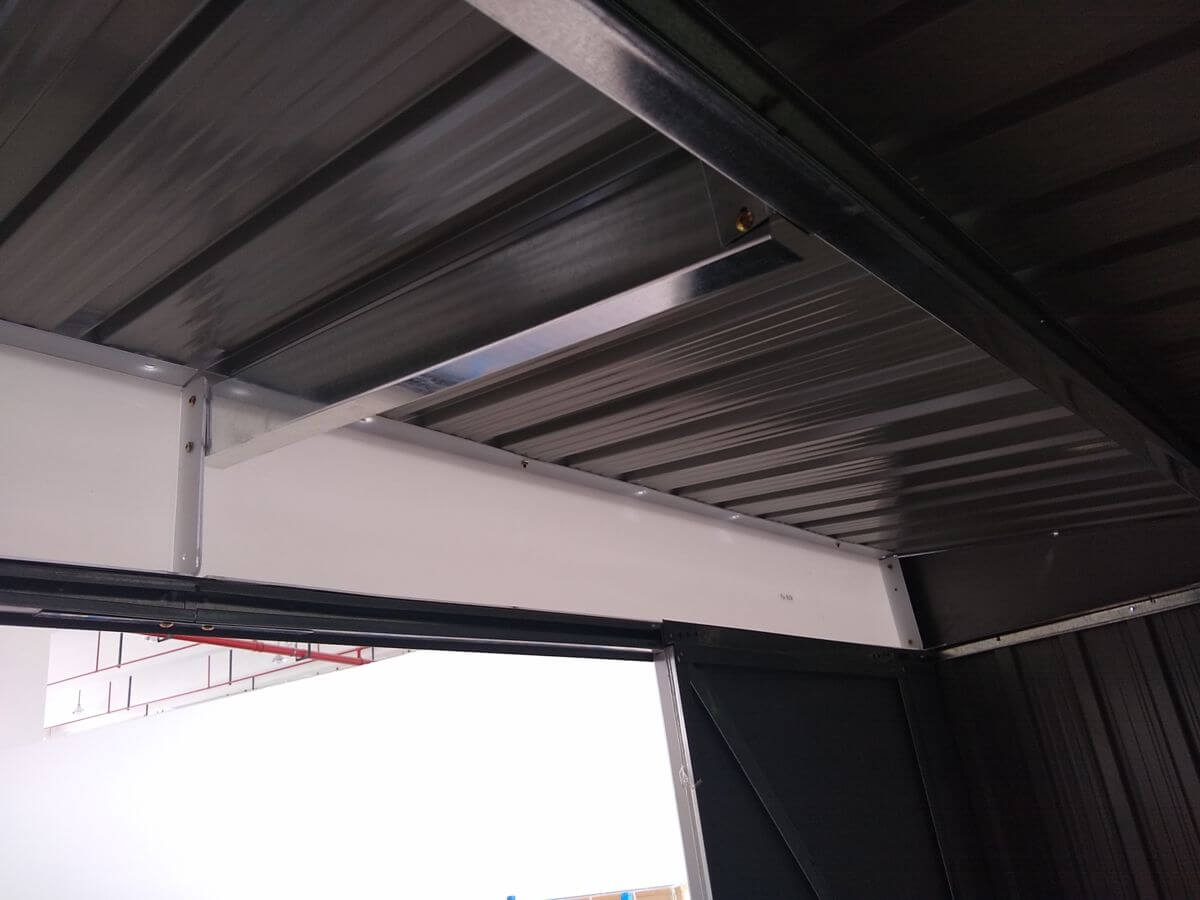 Sharp exposed metal edge - defect 1