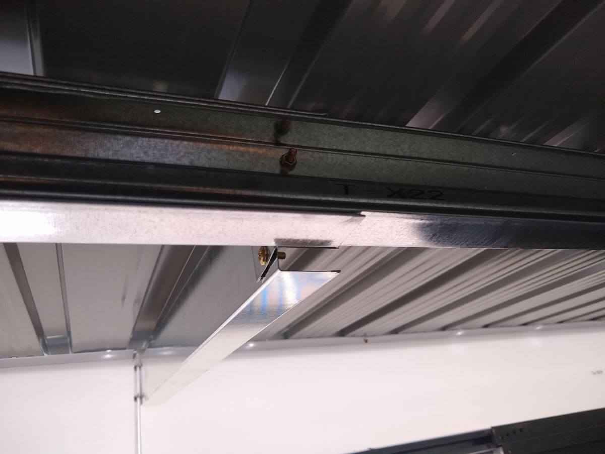 Sharp exposed metal edge - defect 2