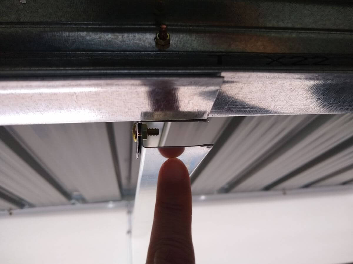 Sharp exposed metal edge - defect 3