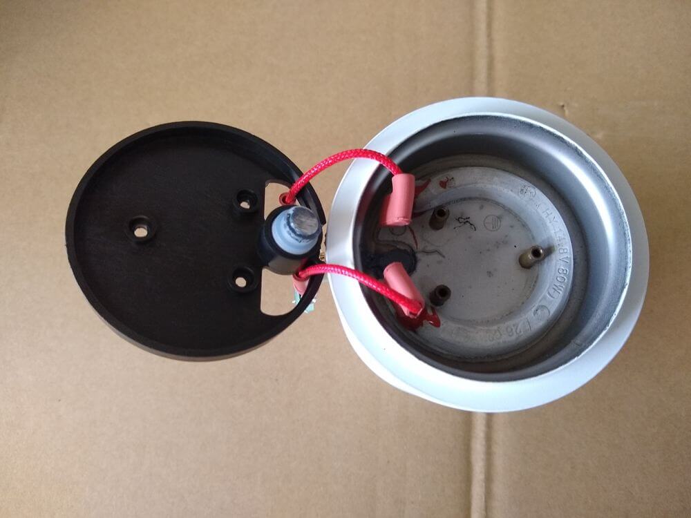 Heating element — the PTC heating plate at the base of the bottle