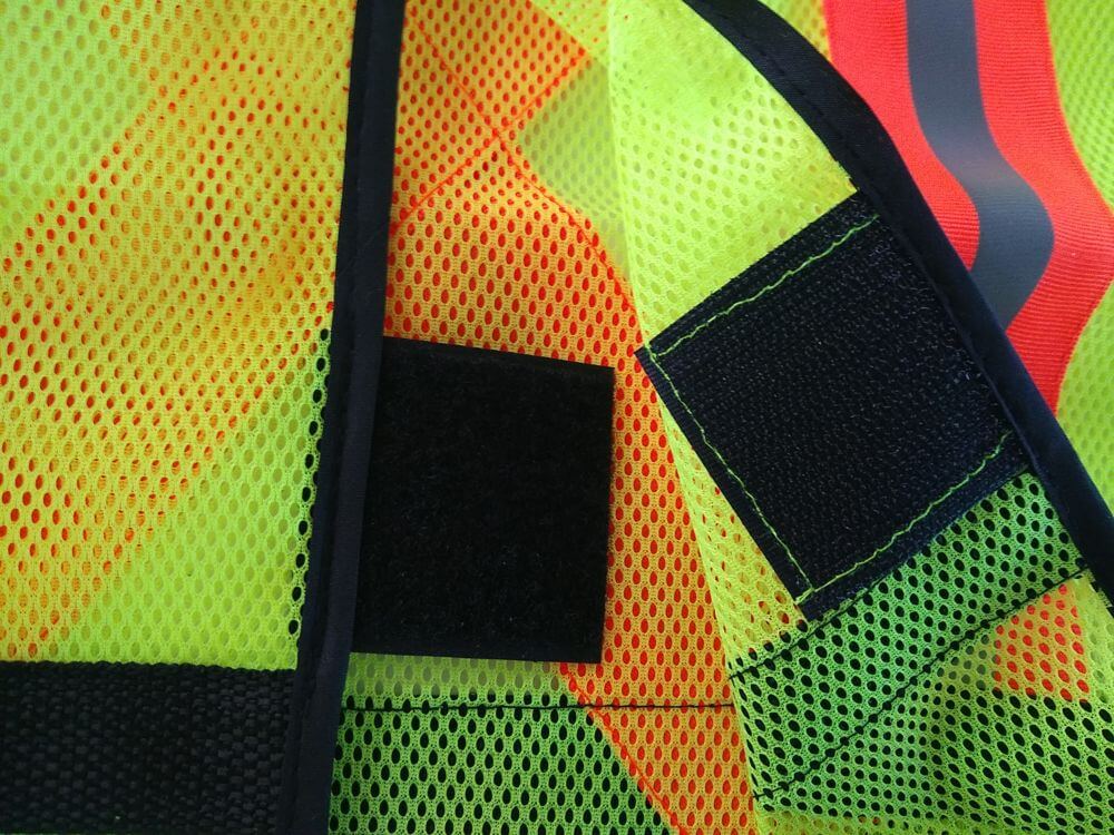 Safety vest - comparison view of Velcro deviation
