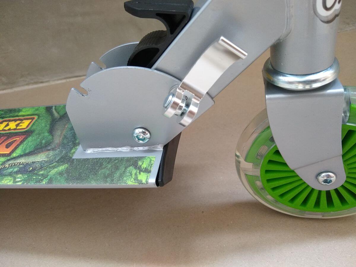 Close-up of the assembly gap on the kick scooter caused by cumulative tolerance mismatch