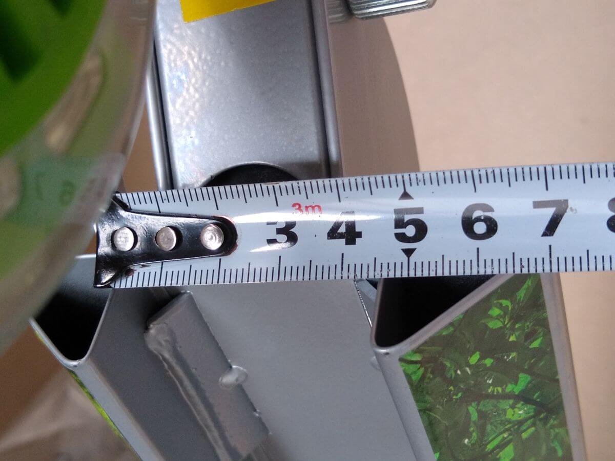 Frame hole spacing measured at 4.7 cm on the kick scooter frame