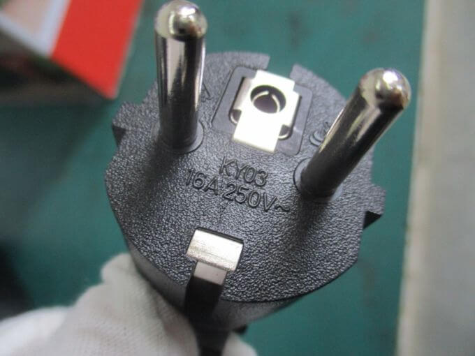 Electrical inspection in China: plug pin configuration check on sampled carton