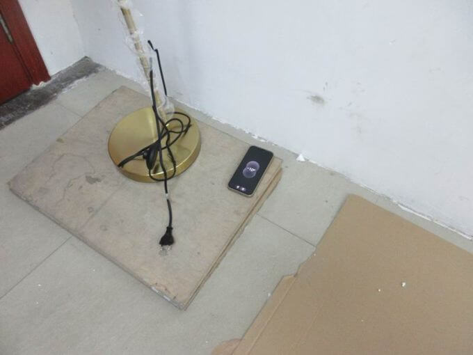 Luminaire inspection in China: table lamp stability test in worst-case position