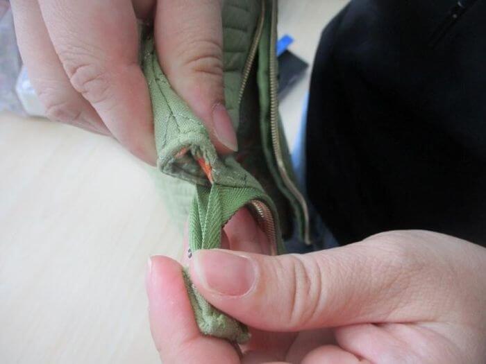 Bag inspection in China: pull test at the zipper opening seam of a handbag