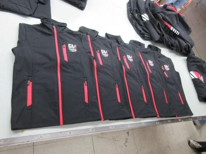 Apparel inspection in China: color shading and consistency check between fabric panels