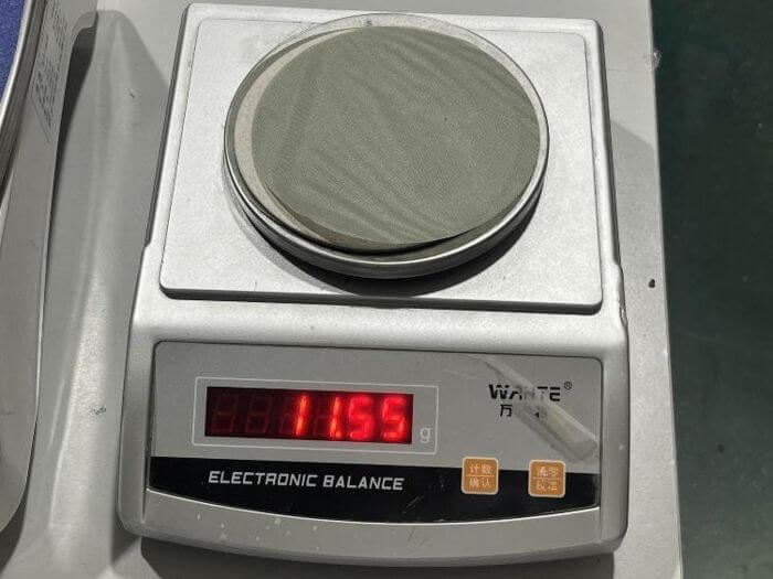 Apparel inspection in China: fabric weight compared against the specification