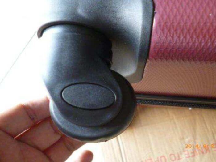 Luggage inspection in China: wheel and axle condition checked after the stair climb test