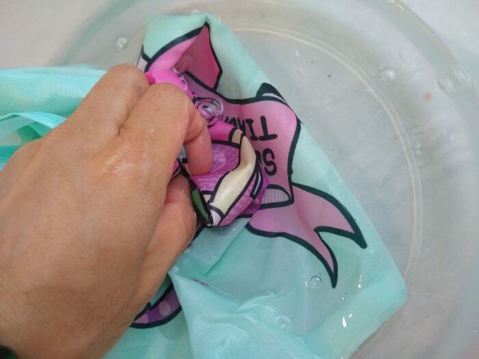 Apparel inspection in China: wash colorfastness test on a sampled garment