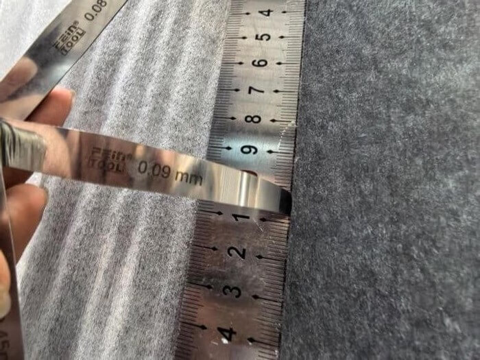 Building materials inspection in China: slab edge flatness gap check with straightedge