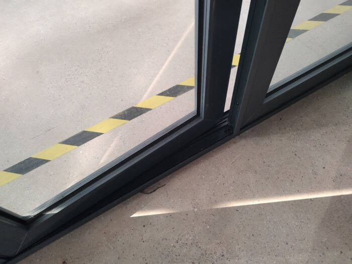 Building materials inspection in China: window frame joint tightness check