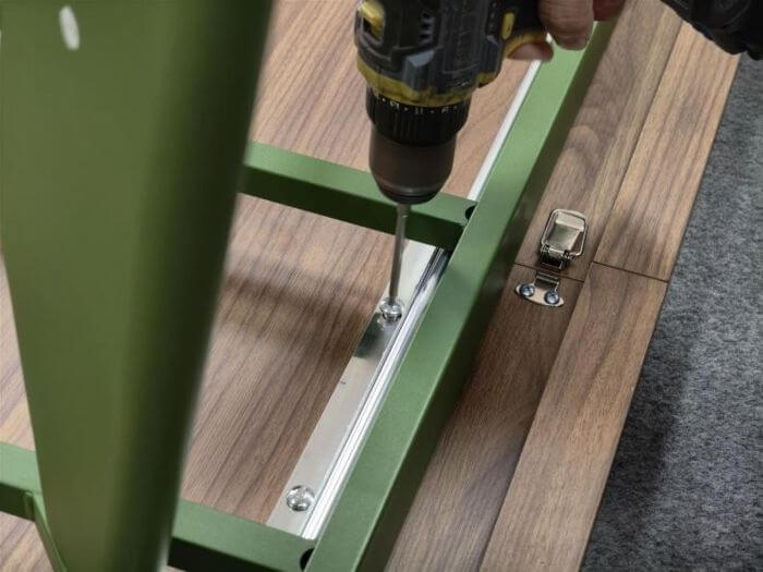 Furniture inspection in China: trial assembly of KD cabinet