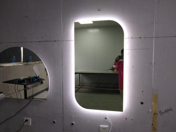 Furniture inspection in China: LED backlight illumination check on mirror