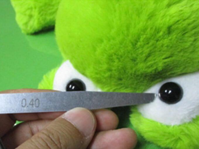 Toy inspection in China: pull test on a plush toy weak point
