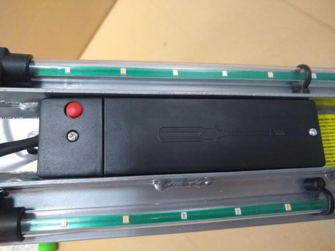Toy inspection in China: battery compartment secured by screws on an electronic toy
