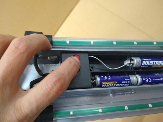 Toy inspection in China: fatigue test on a toy moving assembly