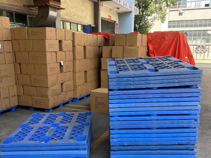 Loading check in China: stacked carton condition and stacking height check
