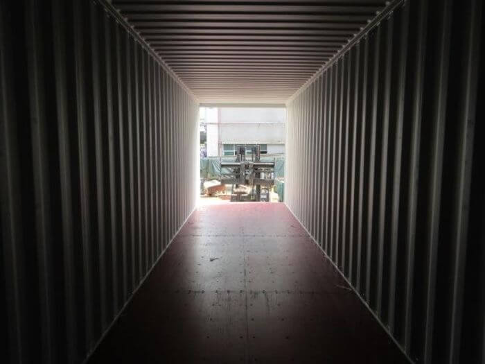 Container condition check in China: roof and wall inspection