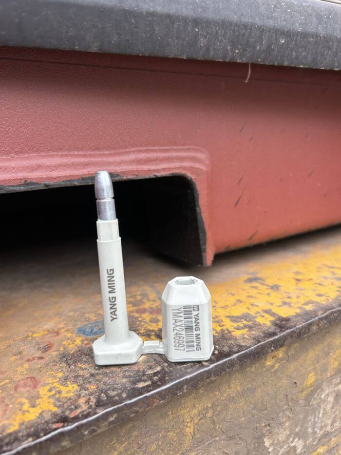 Container loading supervision: ISO 17712 bolt seal number recording
