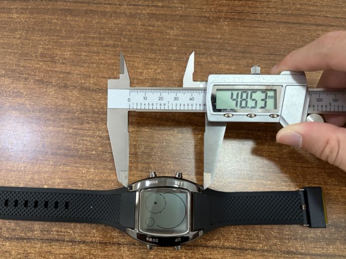 Dimensional check with a calibrated measuring instrument during 100% full inspection in China