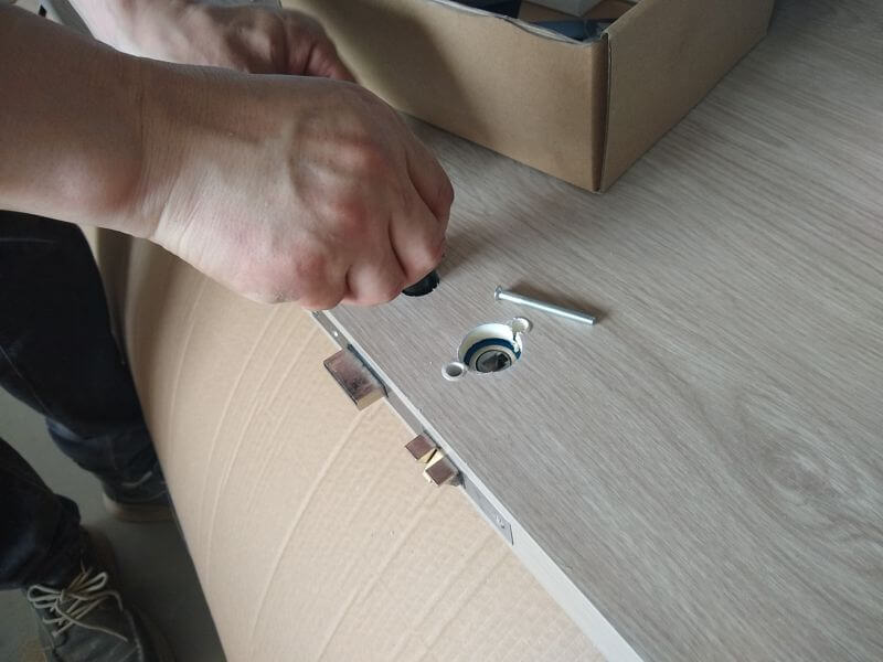 Pre-shipment inspection report: door panel locker can not assemble